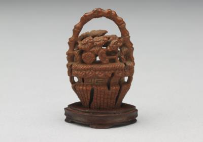 图片[2]-Carved walnut shell in the shape of a flower basket, 18th century, Qing dynasty-China Archive